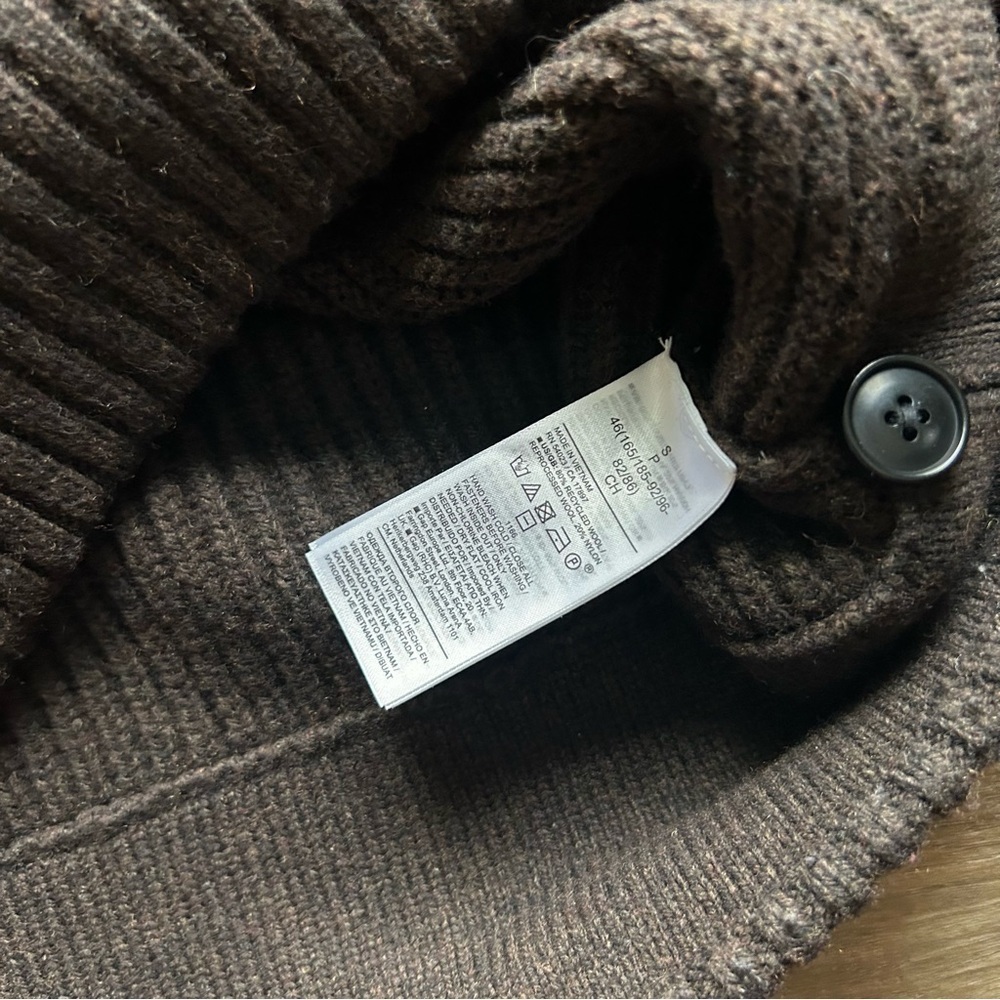 Banana Republic | Chunky Knit Italian Yarn Sweater in Chocolate Brown (Small) - Picture 13 of 15